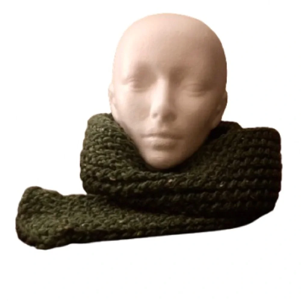 HANDMADE elegant green knit scarf for adults